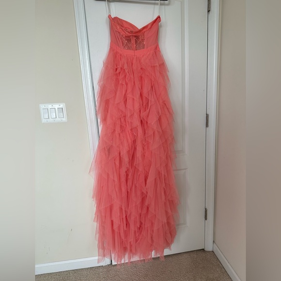 Edgy and modern gown - Picture 9 of 12